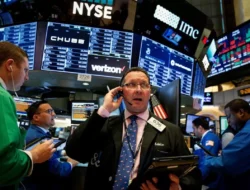 Wall Street Lesu Antisipasi Negosiasi Dagang Sengit AS-China