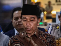 Jokowi Bela Gibran: Paket Presiden-Wakil Presiden Terancam Pemakzulan?