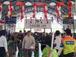 Demo Ricuh DPR: KRL Kebayoran Terhenti, Akses Ibu Kota Lumpuh?