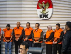 Eks Penyidik KPK Desak Prabowo Tolak Amnesti Immanuel Ebenezer 3 Eks Penyidik KPK Desak Prabowo Tolak Amnesti Immanuel Ebenezer