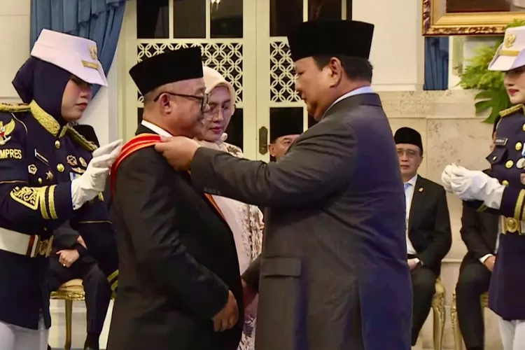 Mendikbudristek Abdul Muti Raih Bintang Mahaputera Utama Rahasia di Balik Prestasinya