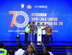 Kapolri Beri Kejutan di HUT Lantas: Pin Emas & Teknologi Canggih!
