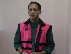 Nadiem Makarim: Rompi Pink, Borgol, dan Rahasia Tuhan?