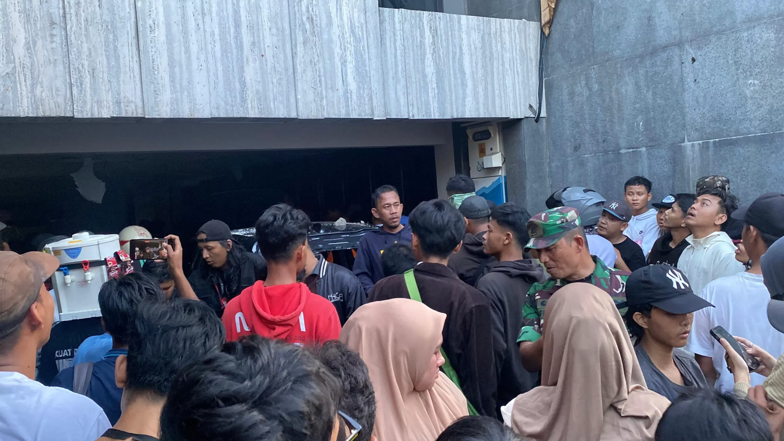 Polda Metro Jaya Bongkar Misteri Perampokan Rumah Ahmad Sahroni Fakta Mengejutkan Terungkap scaled
