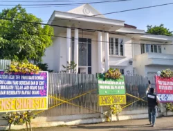 Rumah Uya Kuya Digeruduk Usai Tragedi Penjarahan: Kondisi Terkini Mengejutkan 6 Rumah Uya Kuya Digeruduk Usai Tragedi Penjarahan: Kondisi Terkini Mengejutkan