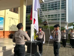 Upacara Bendera di Bandara: Rahasia Nasional Terungkap?