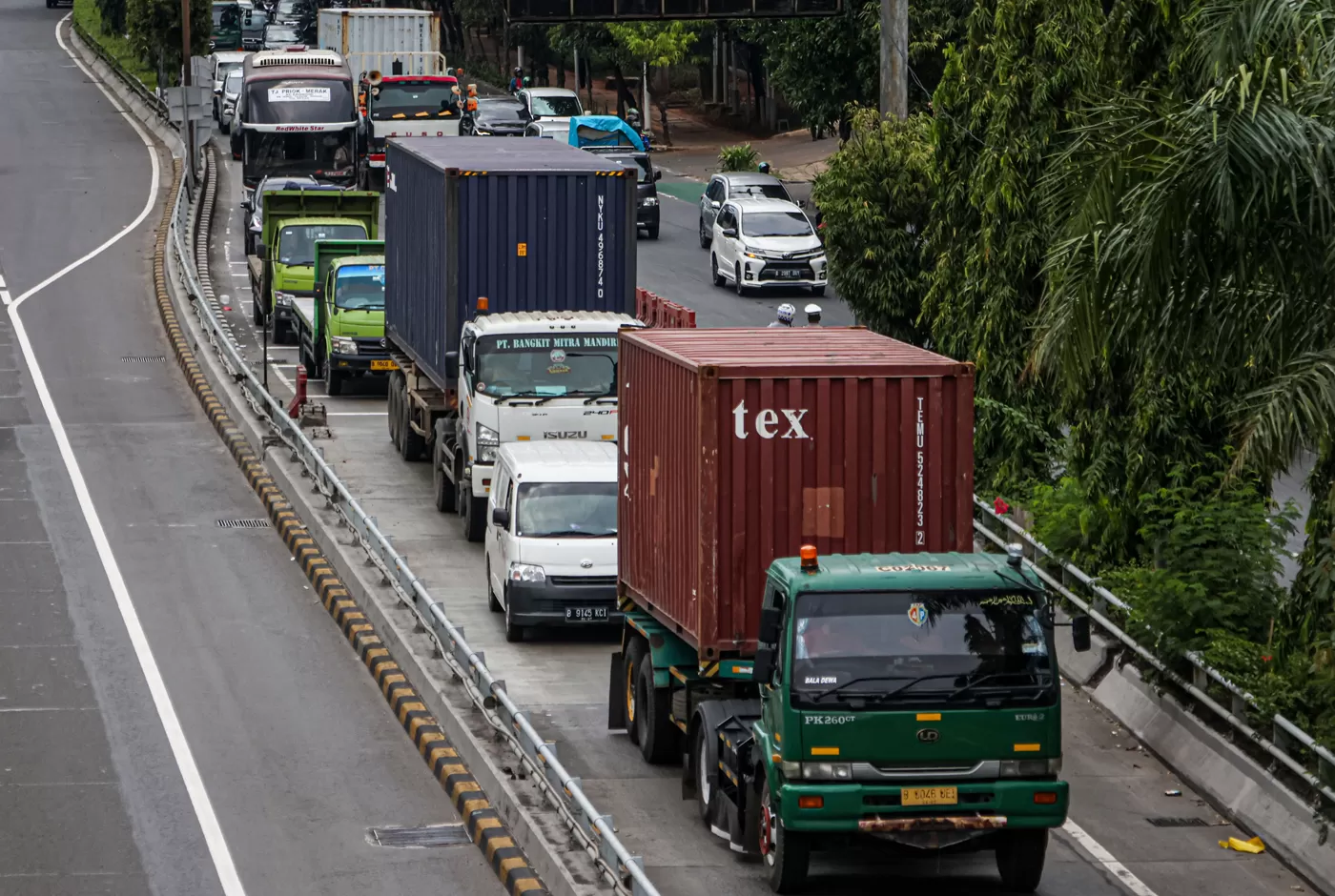 Kemnaker Tegas Batasi Jam Kerja Sopir Logistik Ini Efeknya untuk Trayek Jauh