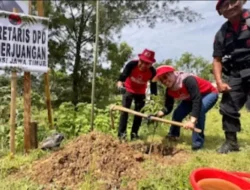 PDIP Jatim Hijaukan Pantai Modangan: HUT 52, Ada Kejutan di Malang Selatan 5 PDIP Jatim Hijaukan Pantai Modangan: HUT 52, Ada Kejutan di Malang Selatan