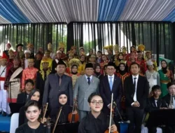 Prabowo & Paduan Suara SMKN 2 Cibinong: Ada Kejutan di Balik Foto Ini