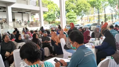 RSUD Batu Gebyar HUT Jatim: Baksos Kesehatan di Pasar, Warga Rela Antri Apa?
