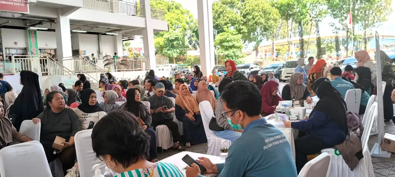 RSUD Batu Gebyar HUT Jatim: Baksos Kesehatan di Pasar, Warga Rela Antri Apa? 1 RSUD Batu Gebyar HUT Jatim Baksos Kesehatan di Pasar Warga Rela Antri Apa