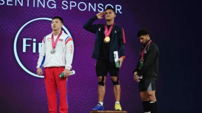 Rizki Juniansyah Guncang Dunia Angkat Besi : Dua Emas, Rekor Dunia, dan Sejarah Baru