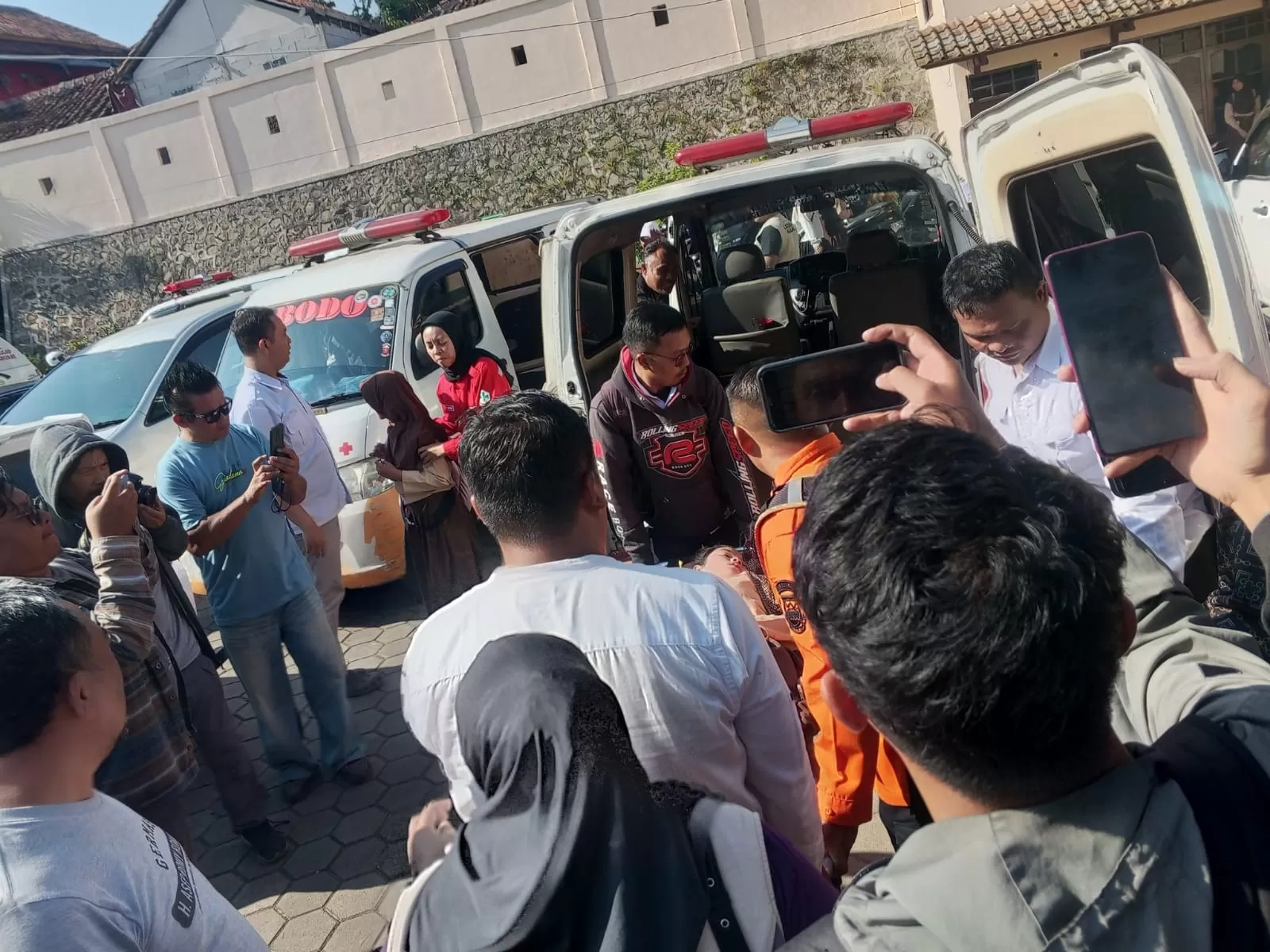 Usai Santap Makanan Gratis Mual Pusing Serang Siswa SMP Cisarua Ada Apa Sebenarnya