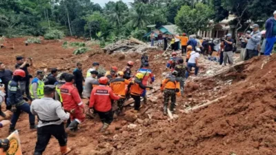 **Tragedi Cilacap: Operasi SAR Hari Ketiga Temukan Korban, 17 Masih Hilang** 9 Tragedi Cilacap Operasi SAR Hari Ketiga Temukan Korban 17 Masih Hilang